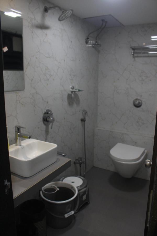 Hotel Park Inn Andheri West Мумбаи Экстерьер фото